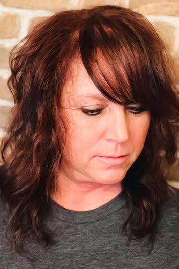 Medium shaggy waves with bangs
