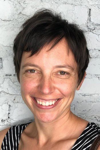 Cropped textured pixie with piecey layers