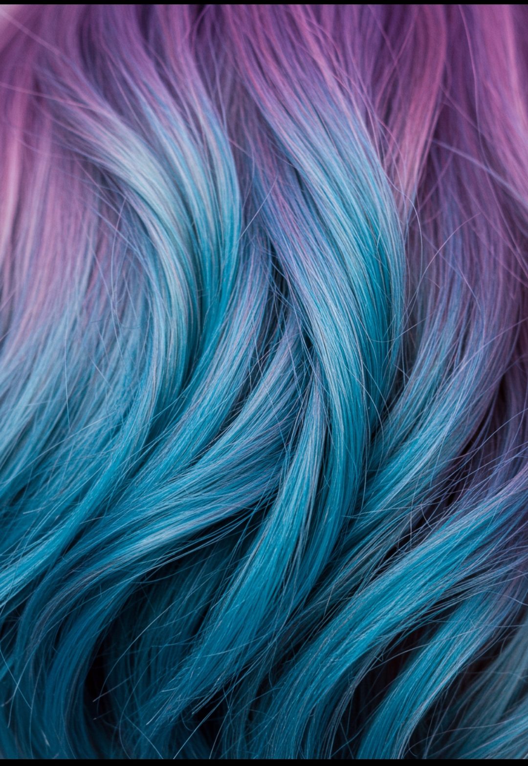 Silvery blue tips ombre