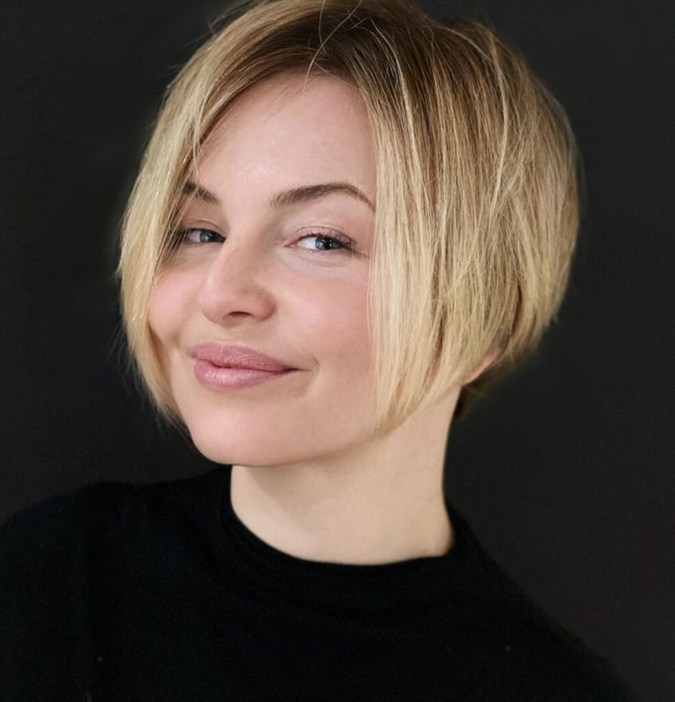 Blonde layered bob with side part
