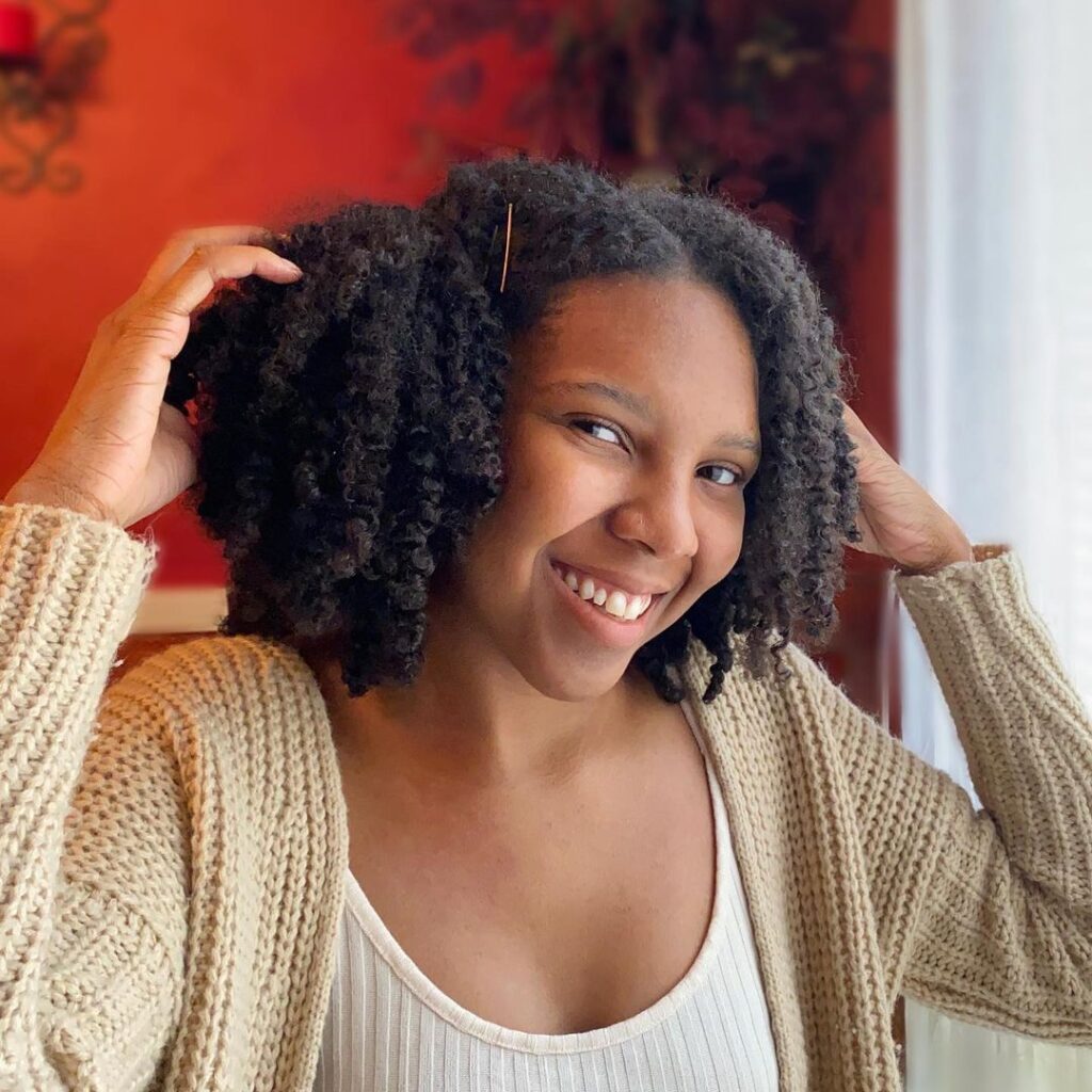 One side packed and one side down natural hairstyle